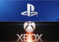 تصویر دو قسمتی که در بالا لوگوی سفید PlayStation روی پسزمینه آبی و در پایین لوگوی Xbox با درخشش نارنجی را نشان میدهد.