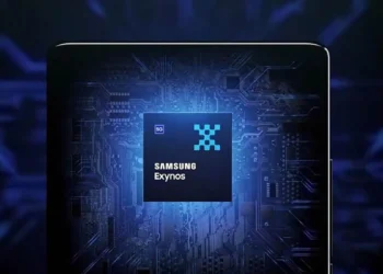 نمای گرافیکی تراشه Samsung Exynos قرارگرفته در مرکز یک برد مدار چاپی دیجیتال با نورپردازی آبی، نمایش لوگوی Samsung Exynos و نماد 5G در طراحی مفهومی سختافزاری