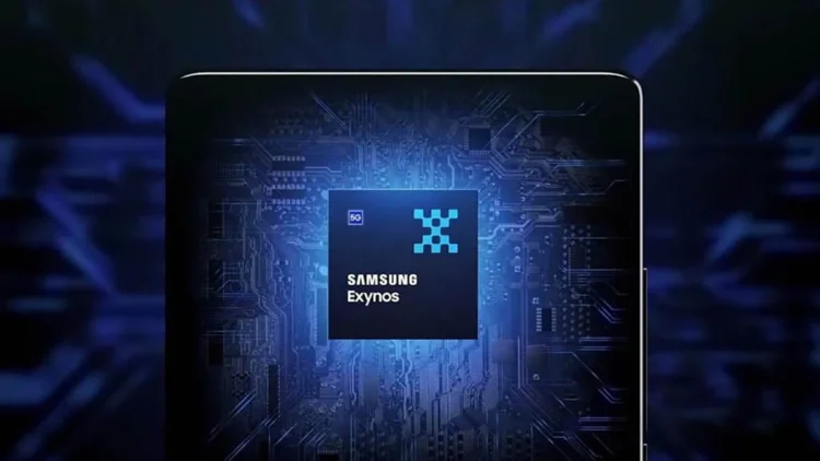 نمای گرافیکی تراشه Samsung Exynos قرارگرفته در مرکز یک برد مدار چاپی دیجیتال با نورپردازی آبی، نمایش لوگوی Samsung Exynos و نماد 5G در طراحی مفهومی سخت‌افزاری