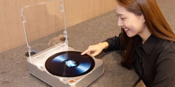 رونمایی از درخشانترین تلویزیون جهان