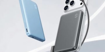 پاوربانک مغناطیسی بلک شارک در دو رنگ آبی و خاکستری، در حالی که مدل خاکستری به پشت یک گوشی متصل شده و با کابل در حال شارژ است