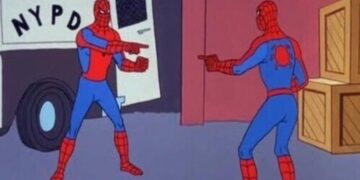 تصویر معروف میم دو مرد عنکبوتی که به یکدیگر اشاره میکنند، در کنار تیتری درباره مذاکرات ادغام SpaceX و xAI.