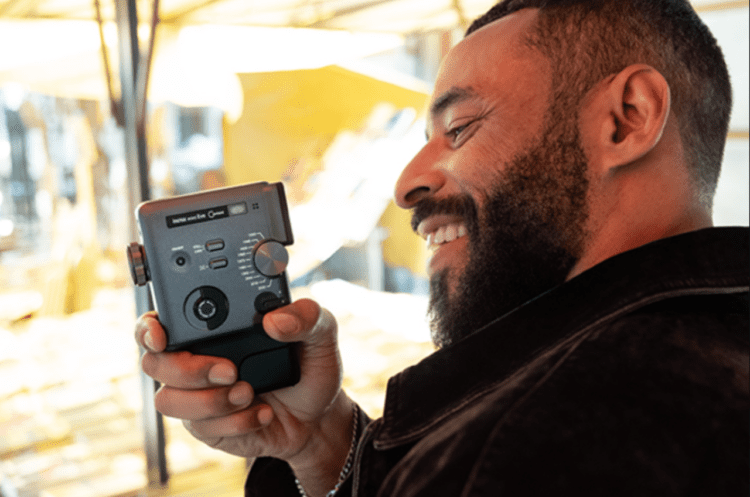 فوجی‌فیلم از دوربین جدید Instax با طراحی نوستالژیک رونمایی کرد