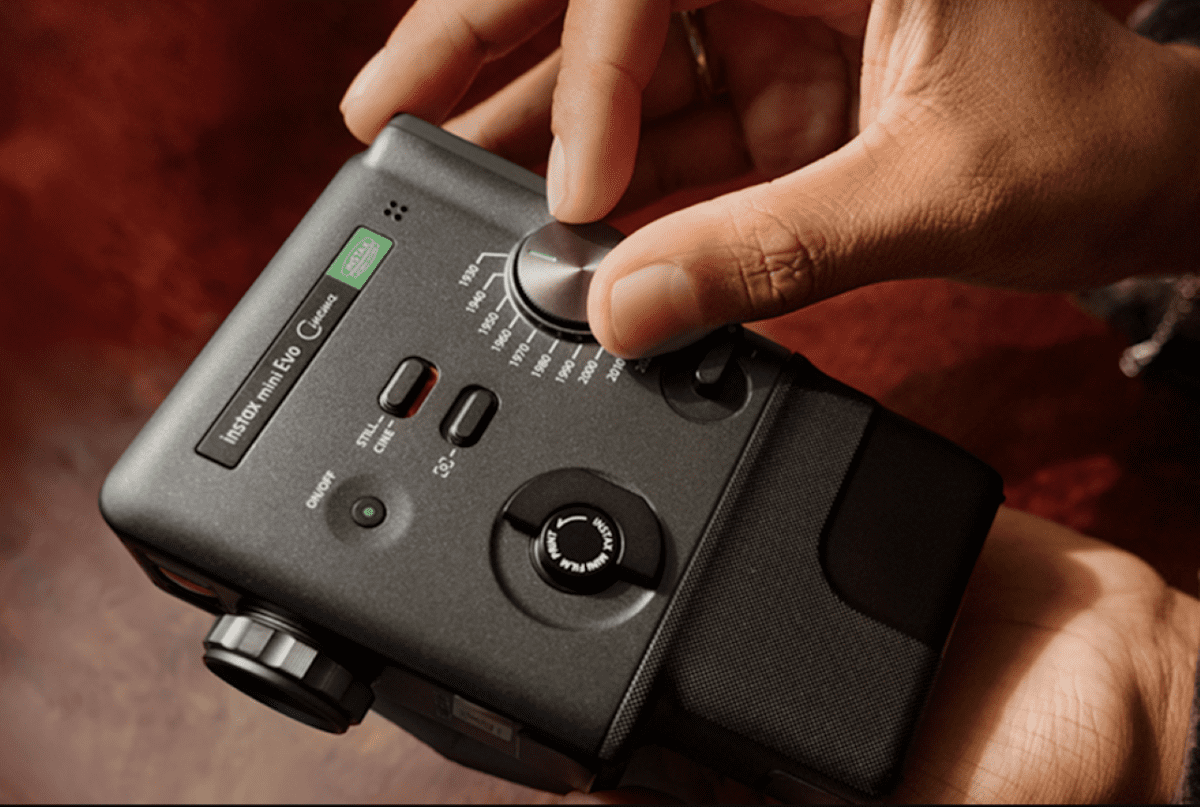 فوجی‌فیلم یک دوربین جدید Instax را با طراحی نوستالژیک عرضه می کند 