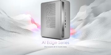 نمای جلویی و جانبی کیس نقره‌ای و مینیمال دسکتاپ MSI AI Edge Series با طراحی مشبک برای تهویه.