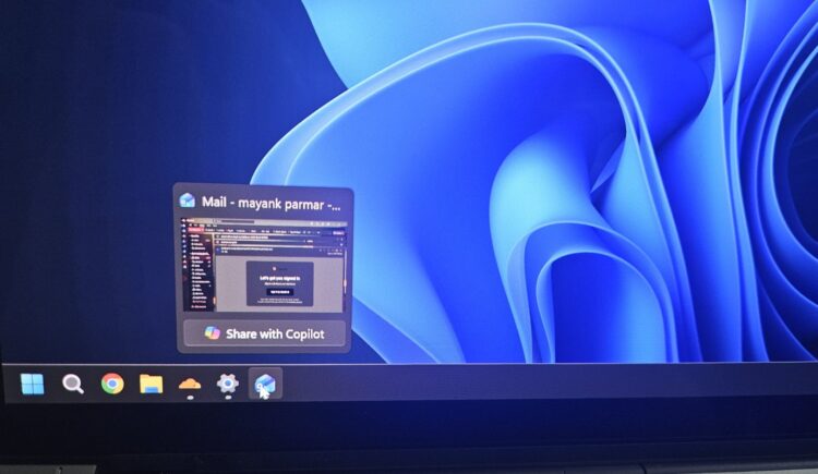 دکمه Share with Copilot در پیشنمایش پنجرههای نوار وظیفه ویندوز ۱۱.