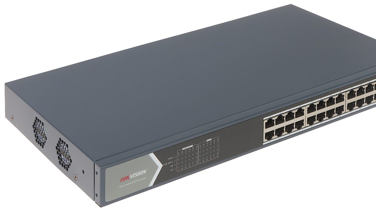 این مدل بهطور ویژه برای پروژههای نظارتی طراحی شده است و با دوربینهای IP سازگاری بالایی دارد.