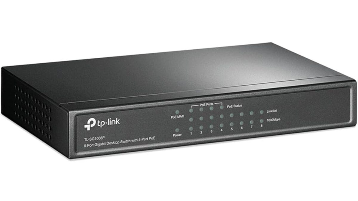 این سوئیچ با پشتیبانی از پورتهای گیگابیتی، عملکرد بهتری نسبت به مدلهای Fast Ethernet ارائه میدهد.