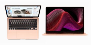 دو عدد مک‌بوک ایر رزگلد کنار هم، یکی از نمای روبرو و دیگری در حال نمایش والپیپر رنگی.