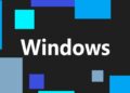لوگوی نوشتاری Windows با فونت سفید در میان مربعهایی با طیف رنگی آبی و خاکستری در پسزمینه مشکی.