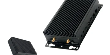 دو مینی کامپیوتر صنعتی بدون فن (Fanless) با پورتهای شبکه و USB در زوایای مختلف.