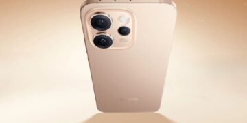 طراحی پشت گوشی اوپو رنو ۱۵ پرو به رنگ طلایی غروب (Sunset Gold) با ماژول دوربین سهگانه.