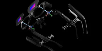 نمای انفجاری (Exploded view) از قطعات داخلی، لنزها و بردهای الکترونیکی عینک هوشمند RayNeo.