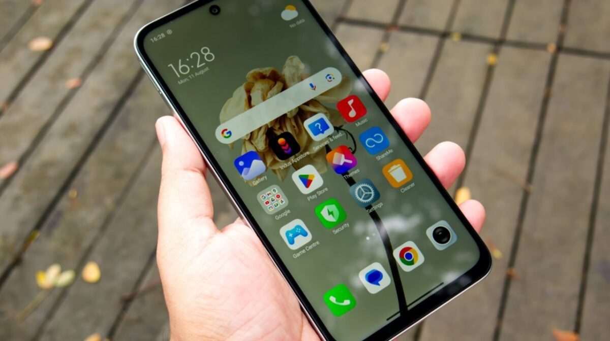 در بررسی Redmi Note 15 4G، اسپیکرهای استریو کیفیت صدای خوبی ارائه میدهند و بلندی صدا برای تماشای فیلم و گوش دادن به موسیقی مناسب است.