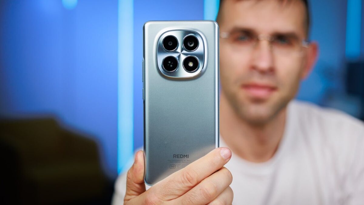 پردازنده Snapdragon 6 Gen 3 که در Redmi Note 15 5G به‌کار رفته، با معماری 4 نانومتری ساخته شده و تعادل خوبی میان قدرت پردازشی و مصرف انرژی برقرار می‌کند.