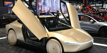 نخستین تاکسی خودران Cybercab از خط تولید تسلا خارج شد