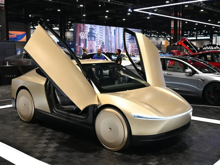 نخستین تاکسی خودران Cybercab از خط تولید تسلا خارج شد