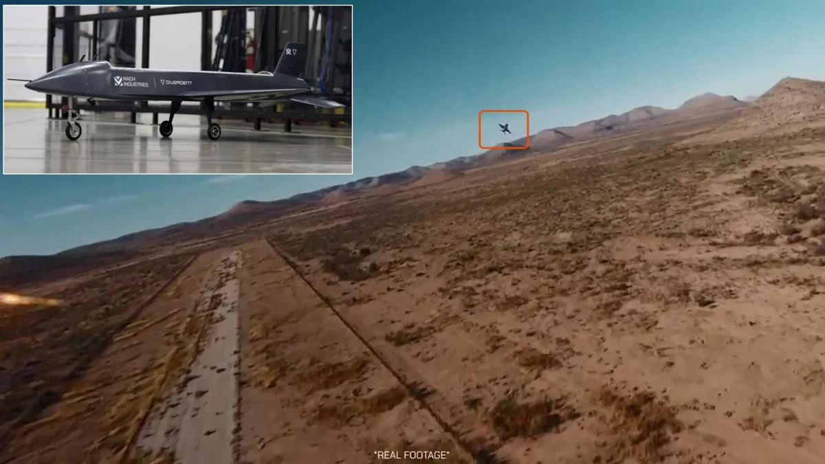 تصویری از پرواز پهپاد ونوم بر فراز منطقه بیابانی در جریان آزمایش میدانی