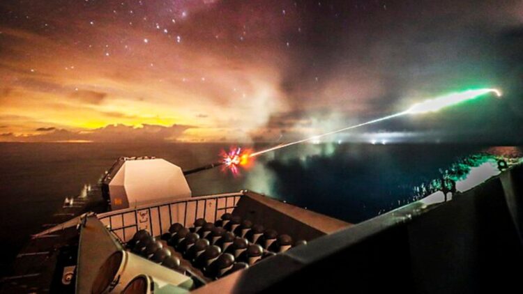 گلوله توپ هایپرسونیک دریایی چین، چالش تازه برای جنگنده‌ها و پهپادها