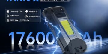 پوستر معرفی گوشی Tank X با باتری ۱۷۶۰۰ میلی‌آمپر ساعت و پروژکتور داخلی.