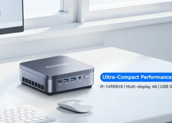 مینی پی‌سی خاکستری Acemagic روی میز کار در کنار موس و کیبورد با متن "Ultra-Compact Performance".