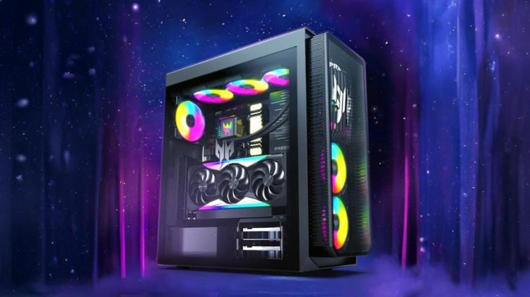 کیس گیمینگ ایسر Predator Orion 7000 با نورپردازی RGB و قطعات داخلی قدرتمند در یک پس‌زمینه بنفش کهکشانی.