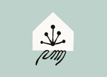 لوگوی انتراپیک شامل نماد یک خانه سفید با طرحی شبیه به پنجه یا ریشه در میان آن و یک خط منحنی سیاه در پایین، بر روی پس‌زمینه آبی ملایم.