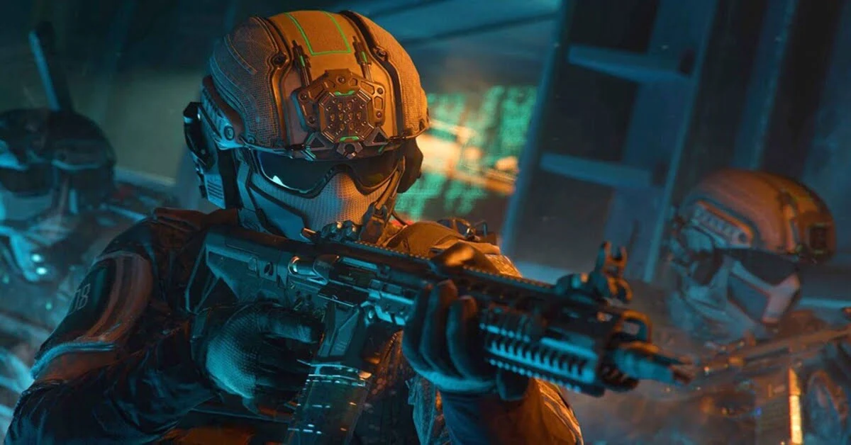 تصویری از گیم‌پلی یا کات‌سین بازی کال آو دیوتی با نمایش سربازان مجهز به کلاهخودهای پیشرفته و نورپردازی نئونی سبز و آبی در یک محیط نظامی مدرن.