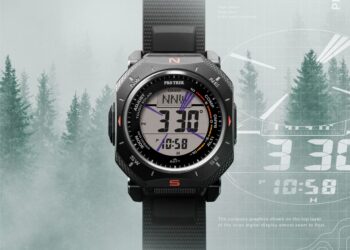 تصویر تبلیغاتی ساعت Casio Pro Trek سری PRG-69 در یک پس‌زمینه جنگلی مه‌آلود.