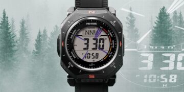 تصویر تبلیغاتی ساعت Casio Pro Trek سری PRG-69 در یک پس‌زمینه جنگلی مه‌آلود.