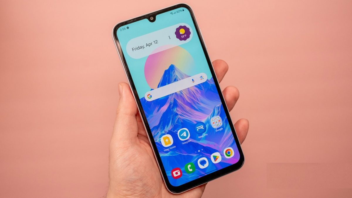 Galaxy A26 گزینه‌ای اقتصادی‌تر است که برای کاربرانی با بودجه محدود طراحی شده.