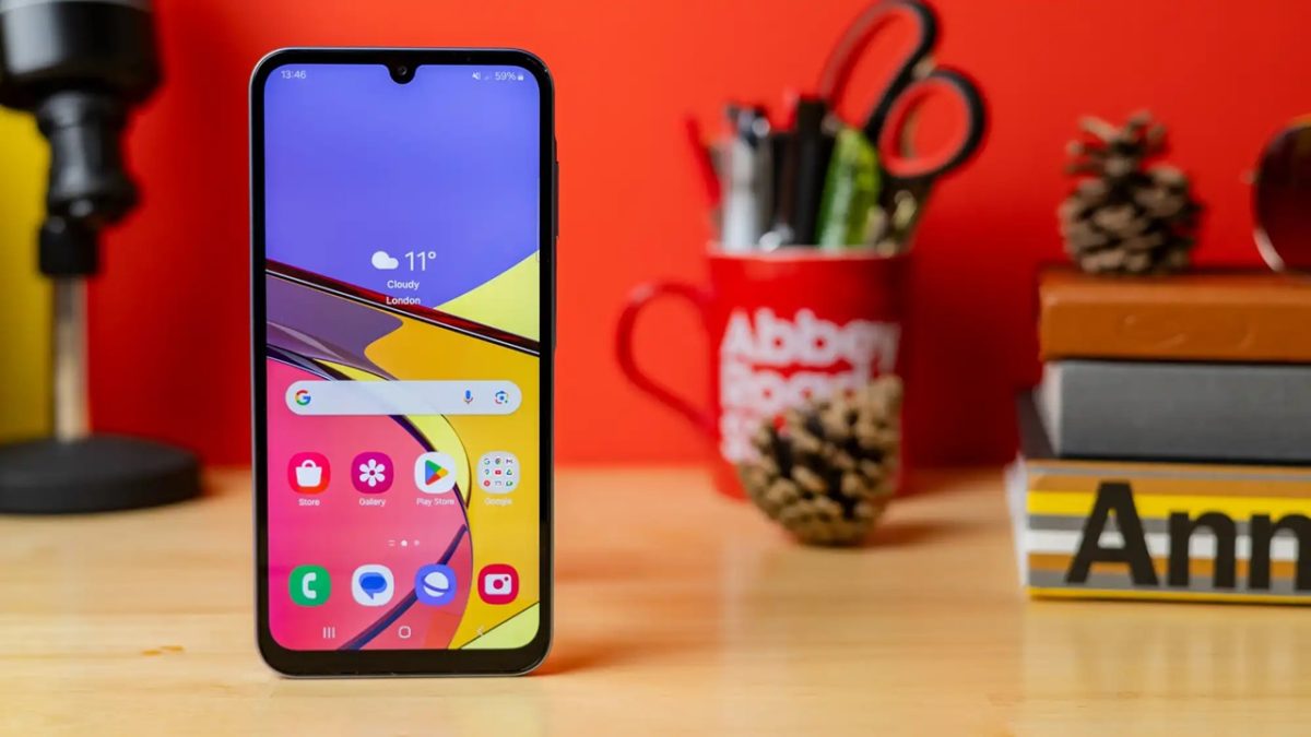 Galaxy A26 گزینه‌ای اقتصادی‌تر است که برای کاربرانی با بودجه محدود طراحی شده.