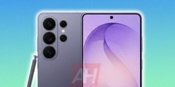 تصویر نمای نزدیک از طراحی بدنه و صفحه نمایش گوشی Galaxy S26 Ultra و قلم هوشمند آن در پس‌زمینه سفید.