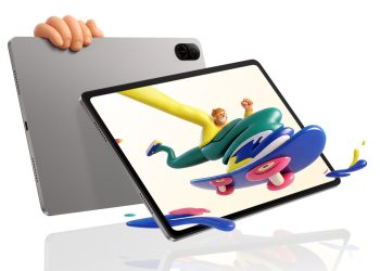 پوستر تبلیغاتی تبلت Honor Pad X8b با نمایش خروج تصاویر سه‌بعدی از صفحه نمایش.