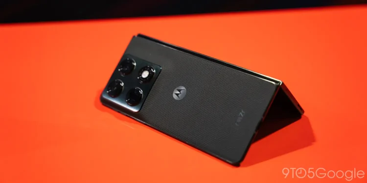 گوشی کتابی موتورولا به زودی معرفی می شود