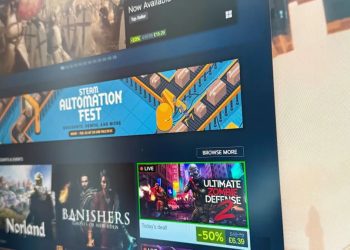 نمایی از رابط کاربری فروشگاه Steam روی نمایشگر، با بنر رویداد Steam Automation Fest در بالای صفحه و کارت‌های بازی مختلف در بخش پیشنهادها، شامل تخفیف‌ها و عناوین ویژه با طراحی گرافیکی صنعتی.