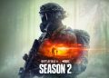 تصویر کی‌آرت رسمی Battlefield 6 Season 2 که یک اپراتور نظامی مجهز با ماسک تاکتیکی و سلاح پیشرفته را در محیطی مه‌آلود نمایش می‌دهد؛ جلوه‌های نوری نارنجی و سبز، فضای جنگی و هویت بصری فصل RedSec را برجسته می‌کنند.