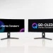 دو مانیتور فوق‌عریض با طراحی خمیده روی پس‌زمینه سفید دیده می‌شوند که روی نمایشگر آن‌ها برندینگ QD‑OLED Penta Tandem نمایش داده شده است؛ تصویر به فناوری پیشرفته نمایشگرهای QD‑OLED چندلایه سامسونگ با تمرکز بر روشنایی بالا، کنتراست عمیق و کاربری حرفه‌ای اشاره دارد.