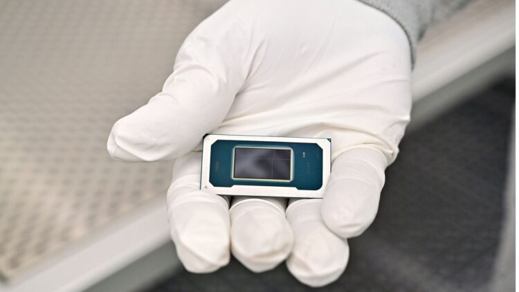 صنعت نیمه‌رسانا تا سال ۲۰۲۶ به فروش یک تریلیون دلار می‌ رسد