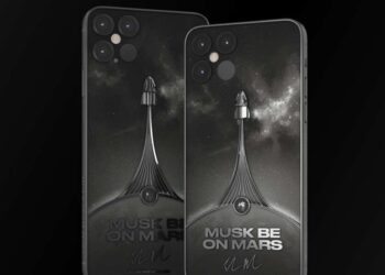 رندر مفهومی گوشی استارلینک با طرح موشک SpaceX و عبارت "Musk Be On Mars" روی بدنه.