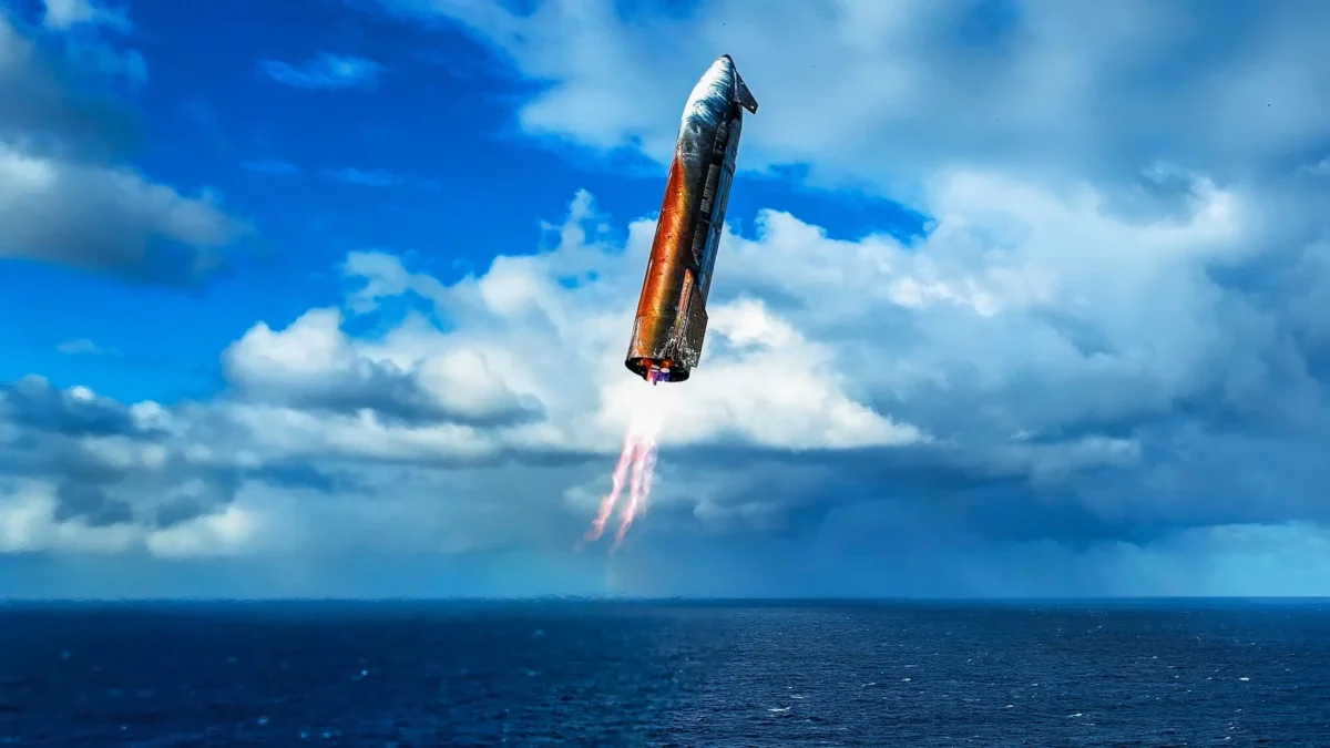 موشک استارشیپ در حال پرتاب عمودی