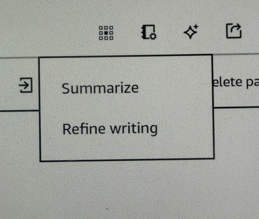نمای نزدیک از رابط کاربری کیندل که گزینه‌های هوش مصنوعی "Summarize" و "Refine writing" را نشان می‌دهد.