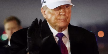 وعده دونالد ترامپ برای افشای کامل پروندههای یوفو و حیات فرازمینی