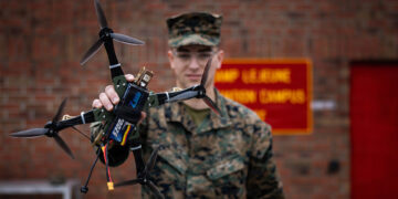 تفنگداران دریایی آمریکا از نخستین پهپاد بدون قطعات چینی رونمایی کردند