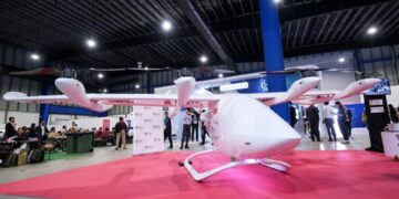 سنگاپور از نخستین هواپیمای عمودپرواز خود رونمایی کرد