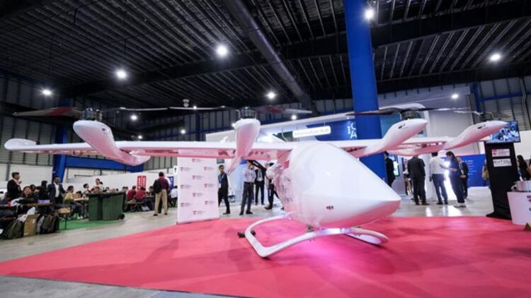 سنگاپور از نخستین هواپیمای عمودپرواز خود رونمایی کرد