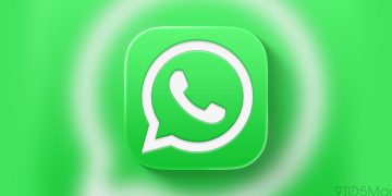 آیکون سفید و سبز اپلیکیشن واتس‌اپ با افکت درخشش در پس‌زمینه.