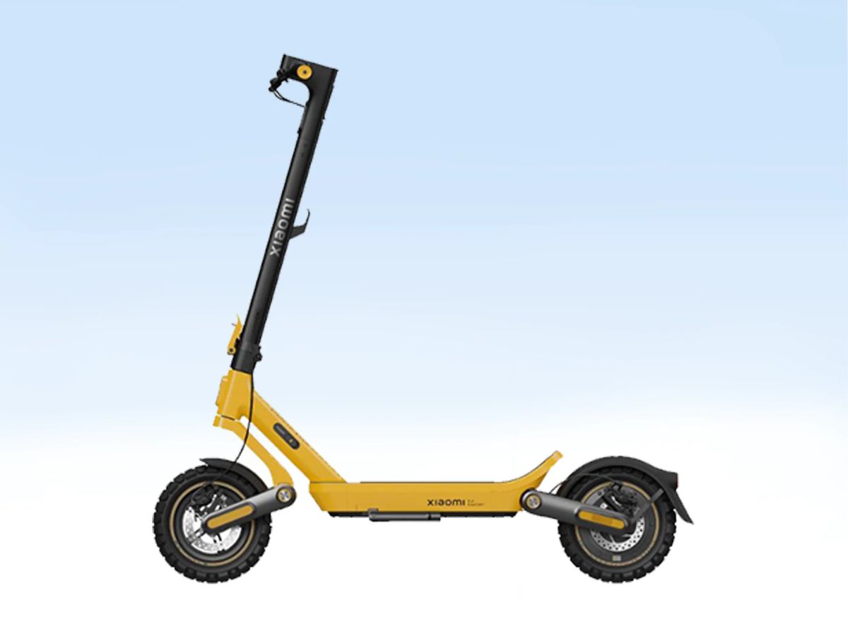 نمای جانبی اسکوتر برقی Xiaomi Electric Scooter 6 Ultra با بدنه زرد و تایرهای آفرود
