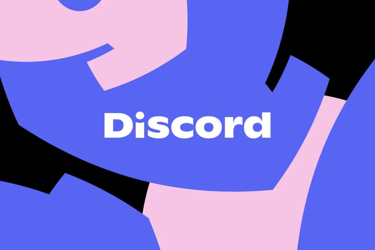پسزمینه هنری اپلیکیشن Discord؛ لوگوی سفید بر روی ترکیب رنگی آبی و صورتی، نمایانگر ارتباط پویا و جامعههای آنلاین در Discord