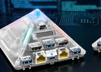 دستگاه هرمیشکل MSSTACK با بدنه شفاف و نورپردازی داخلی، مجهز به ۴ پورت USB‑A 3.0، دو پورت Ethernet، خروجیهای HDMI و درگاه USB‑C با توان PD 30W (Only Power)، مناسب کاربردهای Edge AI، سرور خانگی و هاب توسعه.